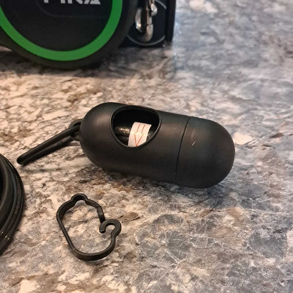 Pina Black and Green  Retractable Dog  Leash And Ecessaries - Picture 6 of 6